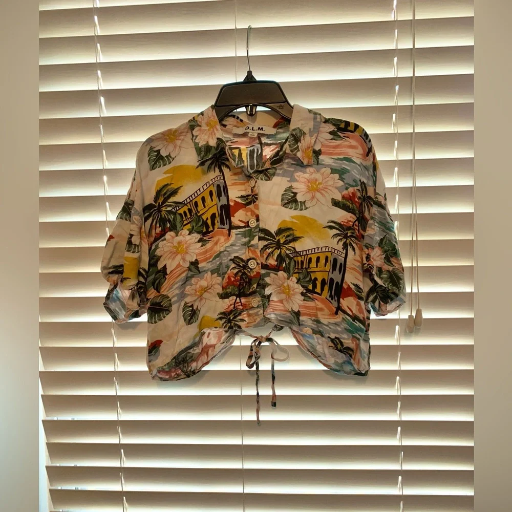 O.L.M woman’s crop button up hawaiian shirt - Picture 1 of 6